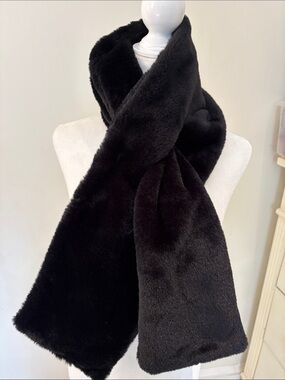 Sprigs Luxurious Black Faux Fur Scarf Hidden Zippered Pocket 46 x 6